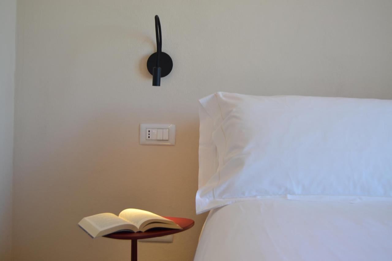Le Cornici - Cascina Di Charme Hotell Diano dʼAlba Exteriör bild