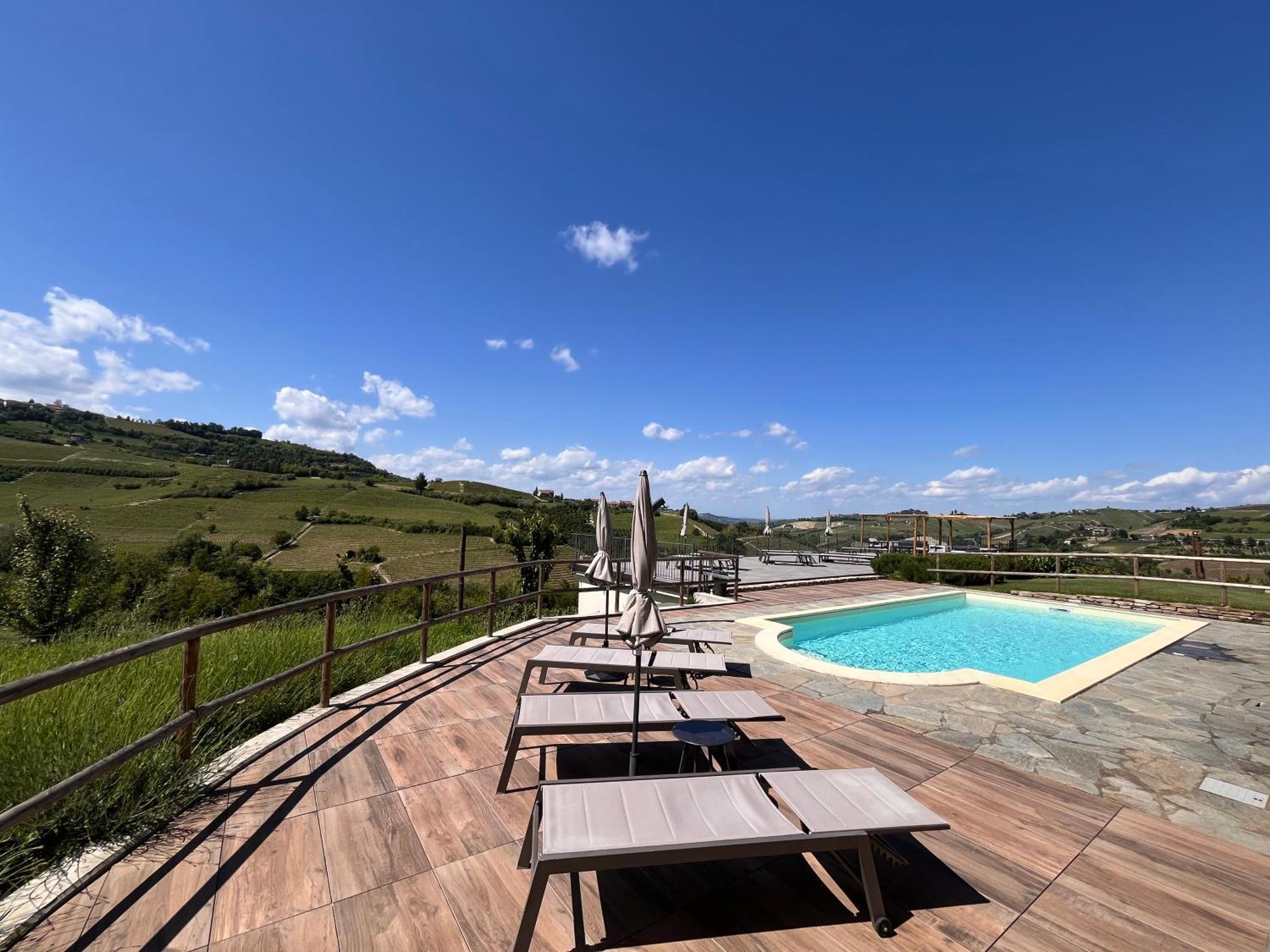 Le Cornici - Cascina Di Charme Hotell Diano dʼAlba Exteriör bild