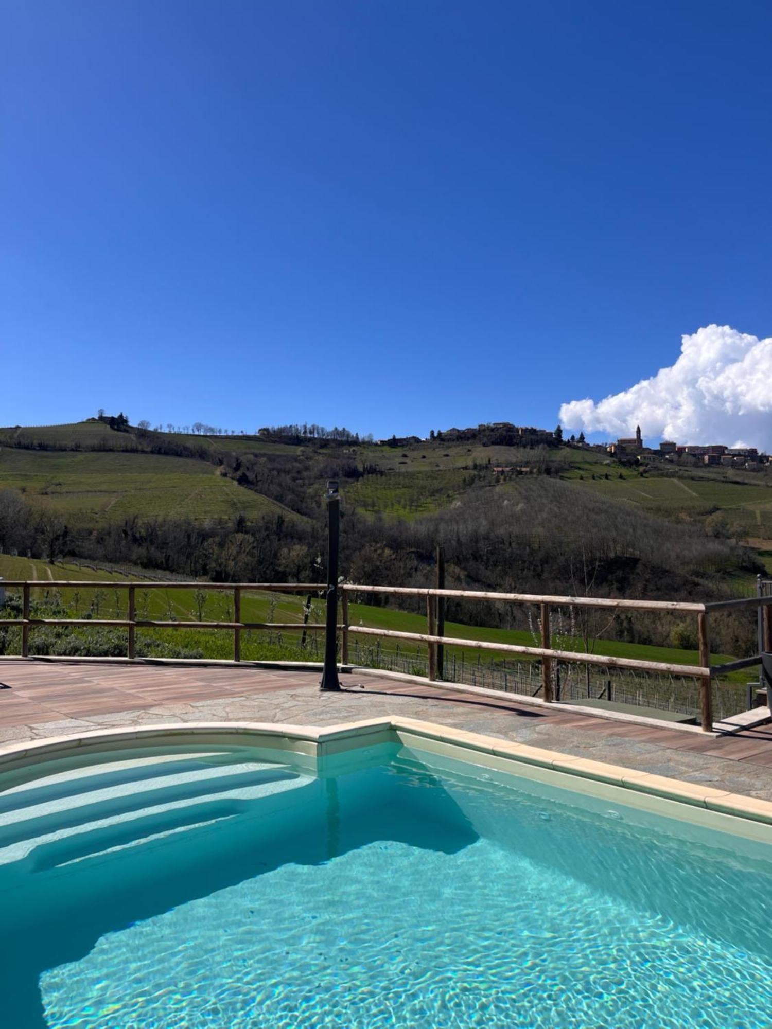 Le Cornici - Cascina Di Charme Hotell Diano dʼAlba Exteriör bild