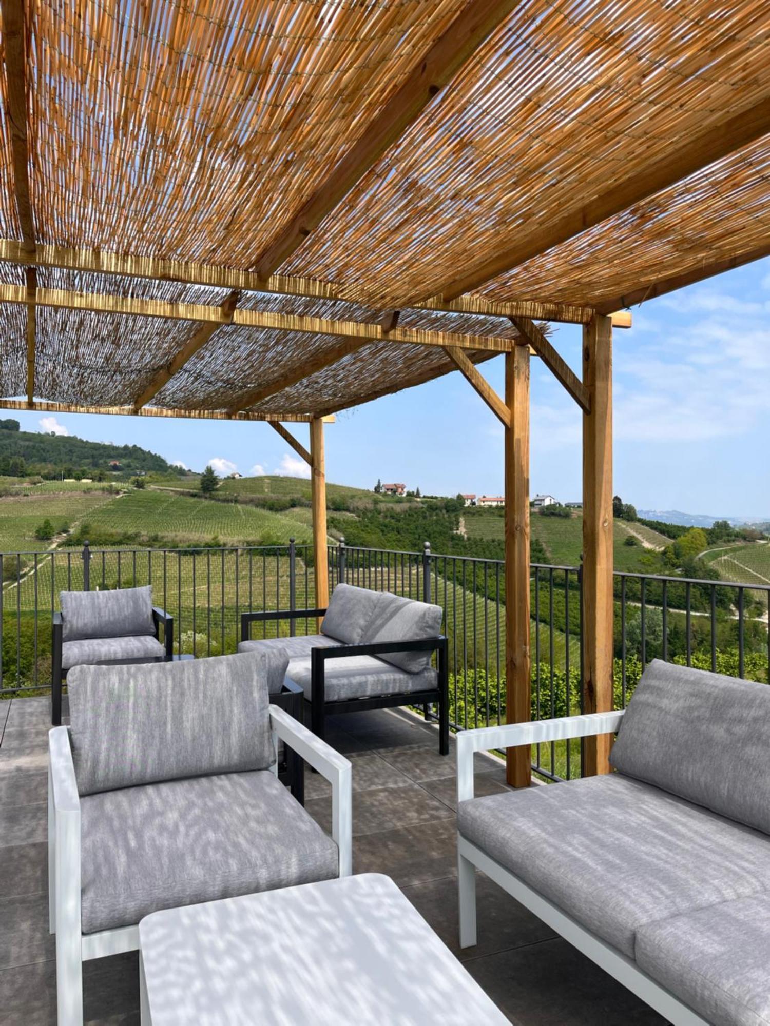 Le Cornici - Cascina Di Charme Hotell Diano dʼAlba Exteriör bild